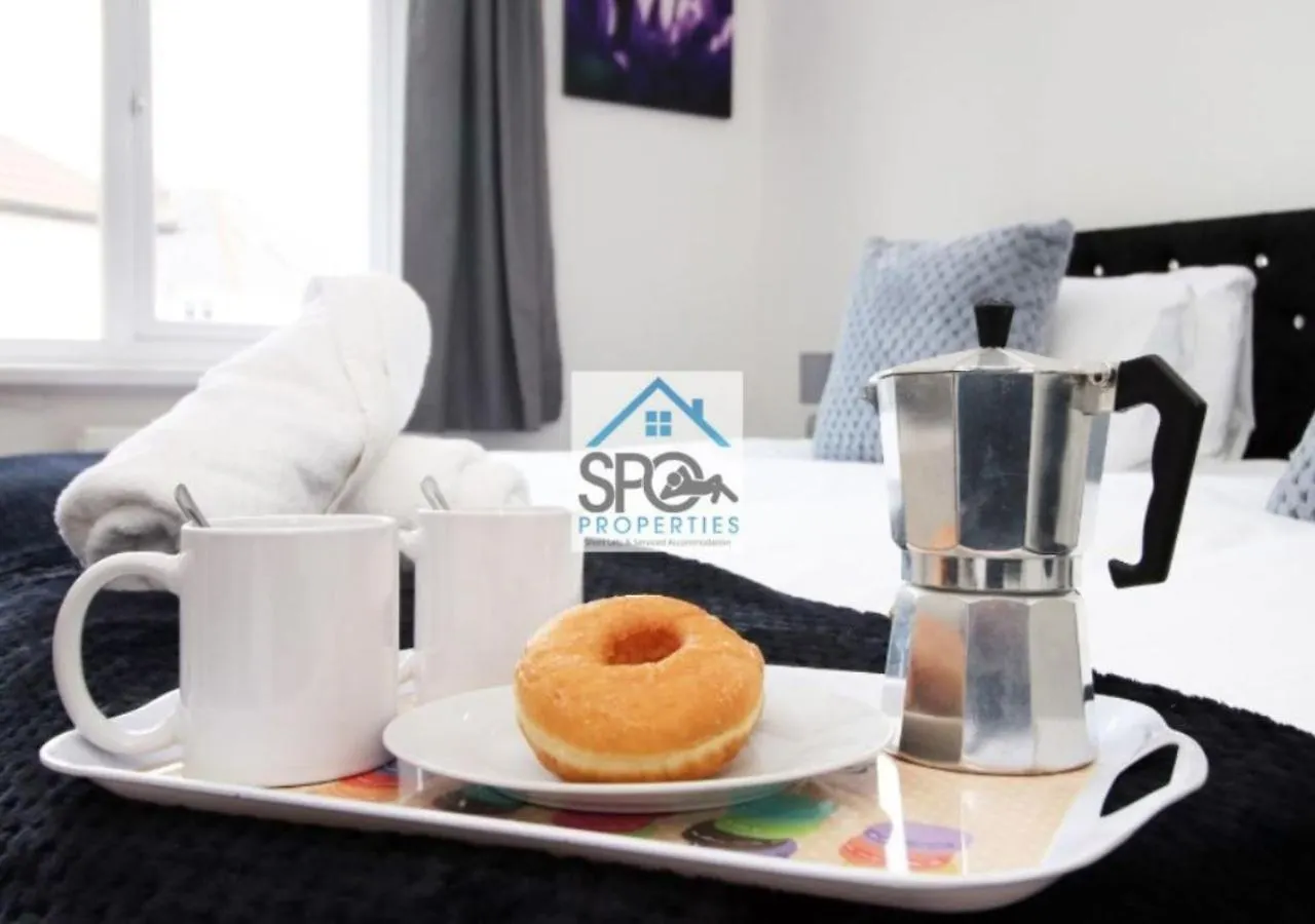 Contractors-Business-Private Parking-Free Wifi-Near M4 Villa Cardiff 0*,