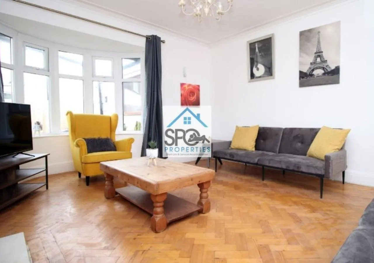Contractors-Business-Private Parking-Free Wifi-Near M4 Villa Cardiff Nyaraló