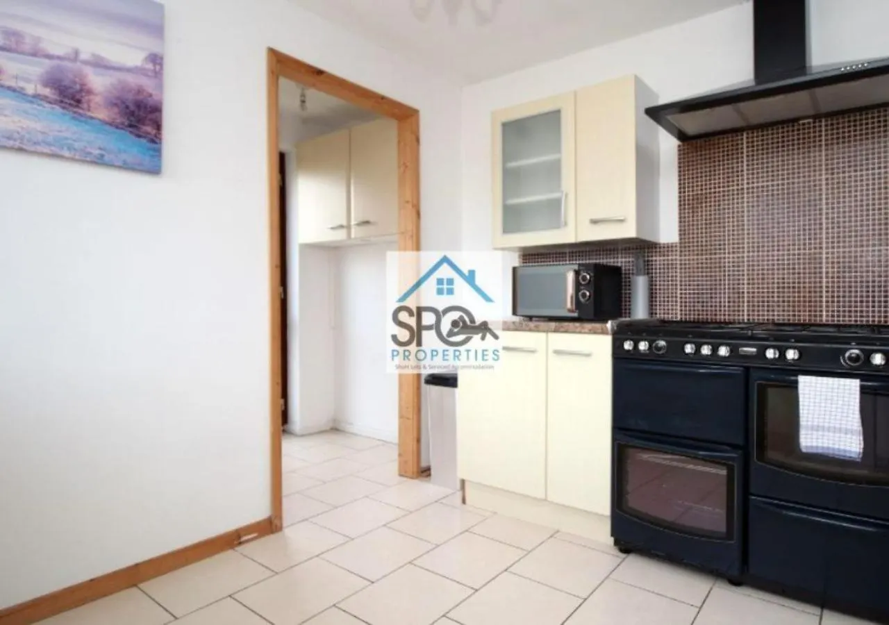 Nyaraló Contractors-Business-Private Parking-Free Wifi-Near M4 Villa Cardiff