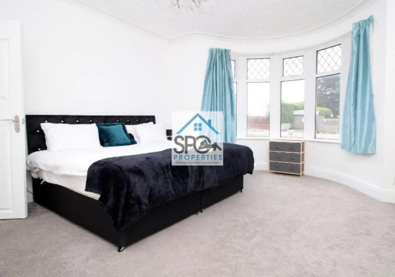 Contractors-Business-Private Parking-Free Wifi-Near M4 Villa Cardiff Nyaraló