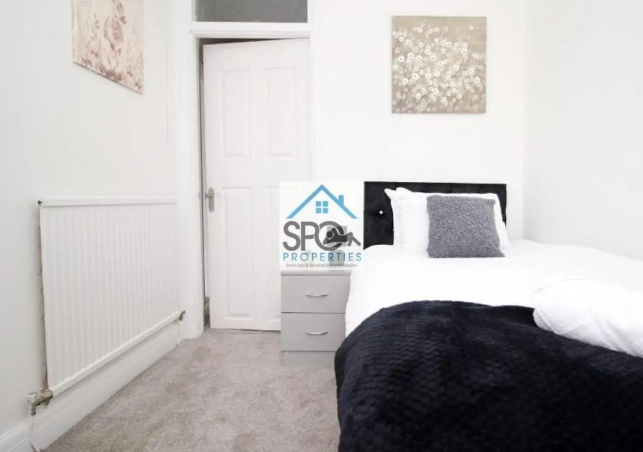 Nyaraló Contractors-Business-Private Parking-Free Wifi-Near M4 Villa Cardiff