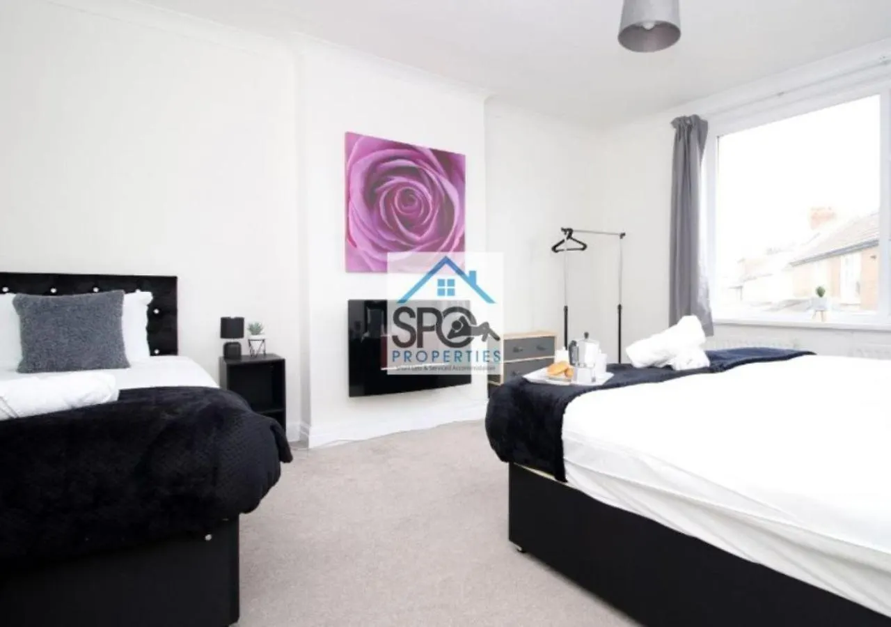 Contractors-Business-Private Parking-Free Wifi-Near M4 Villa Cardiff Nyaraló