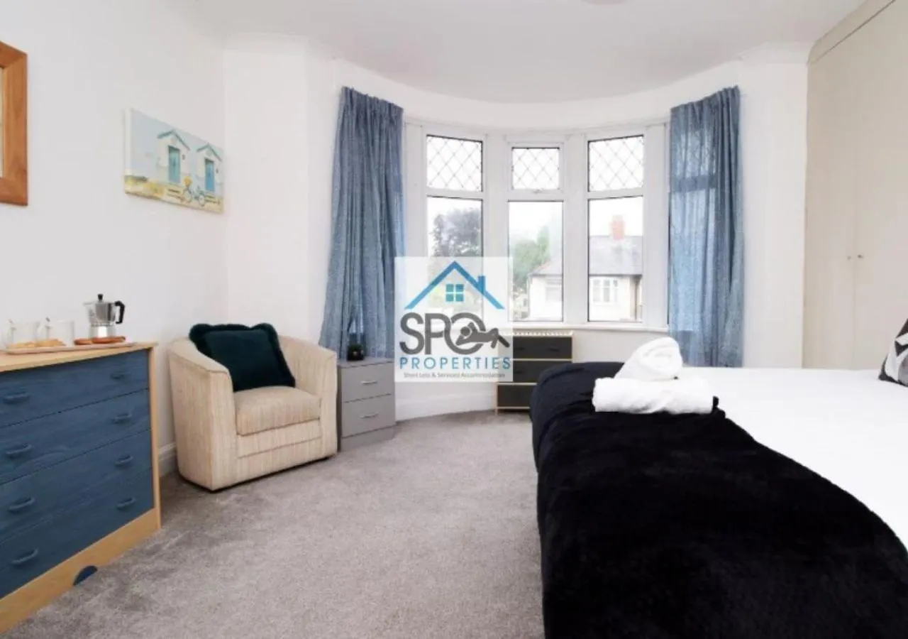 Contractors-Business-Private Parking-Free Wifi-Near M4 Villa Cardiff Nyaraló