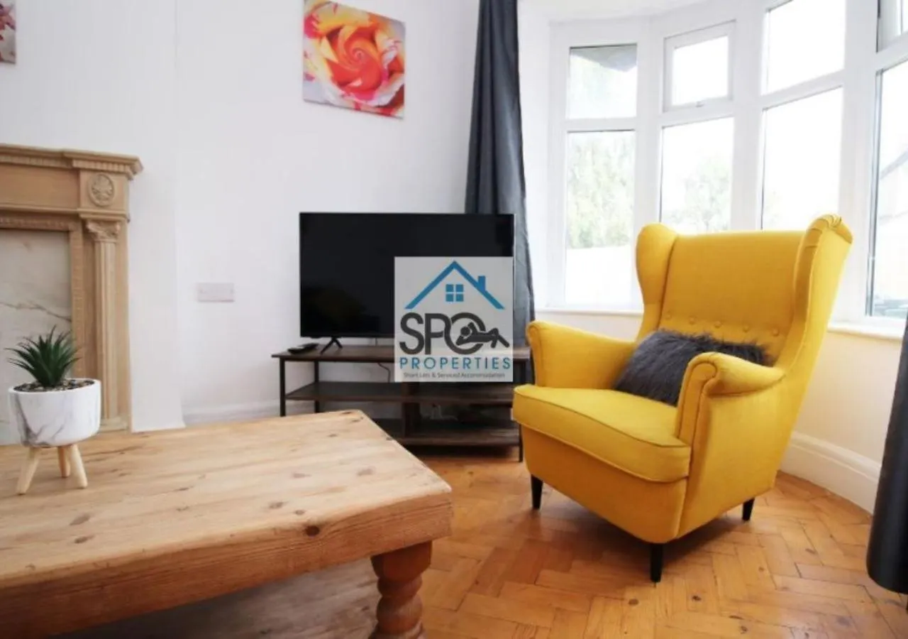 Nyaraló Contractors-Business-Private Parking-Free Wifi-Near M4 Villa Cardiff