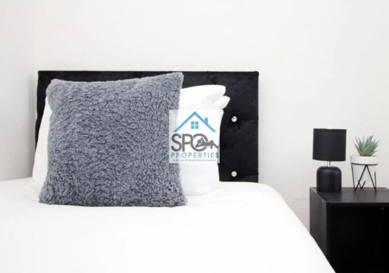 Contractors-Business-Private Parking-Free Wifi-Near M4 Villa Cardiff Nyaraló