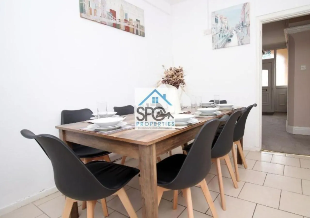 Contractors-Business-Private Parking-Free Wifi-Near M4 Villa Cardiff Nyaraló