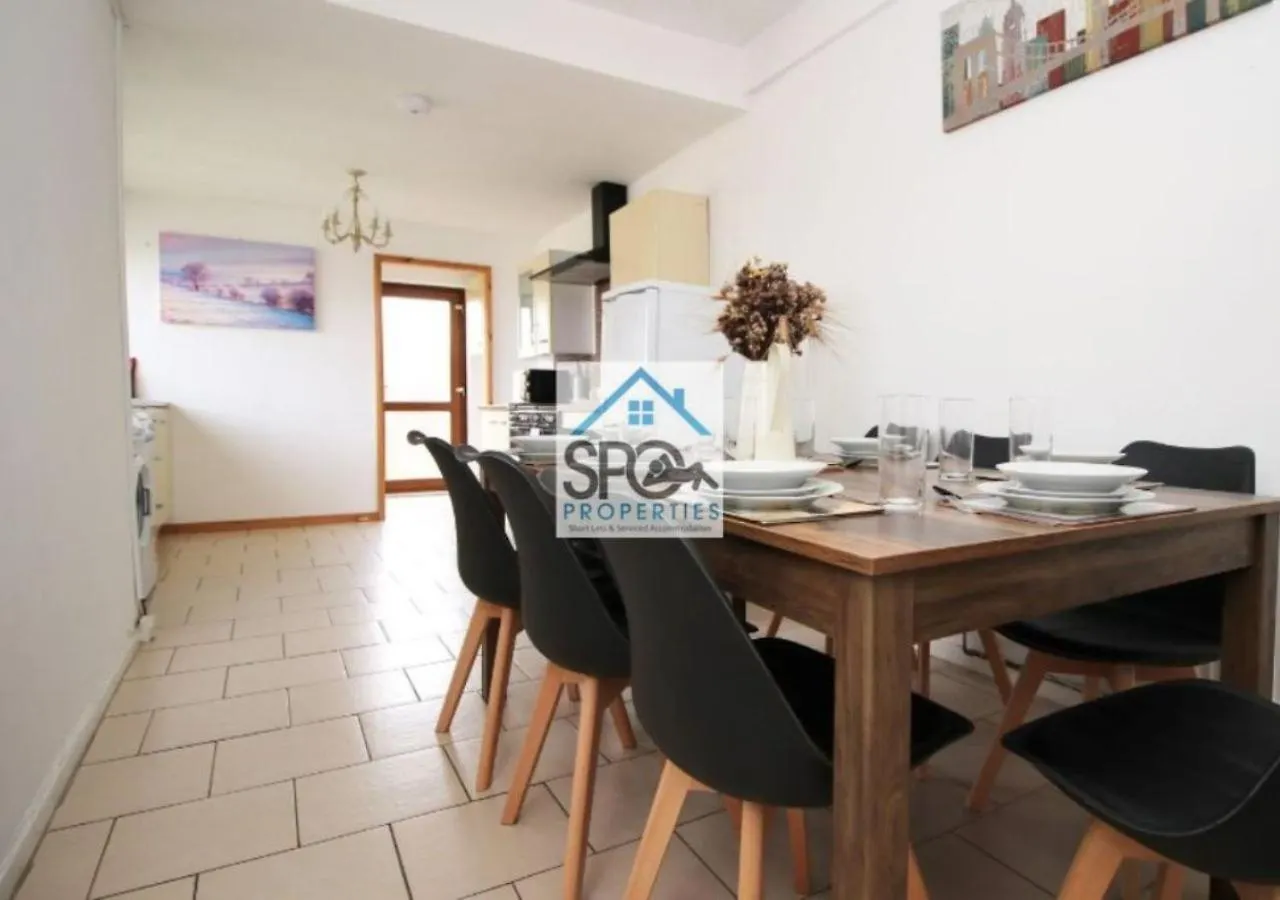 Contractors-Business-Private Parking-Free Wifi-Near M4 Villa Cardiff 0*,