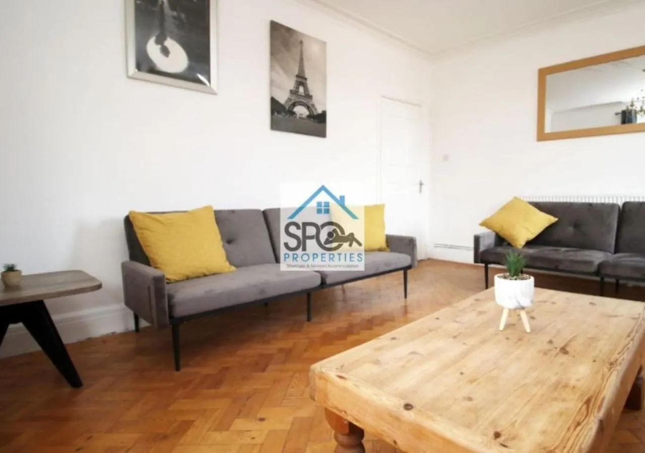 Contractors-Business-Private Parking-Free Wifi-Near M4 Villa Cardiff