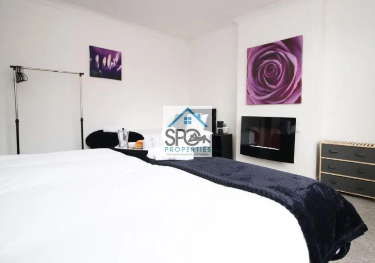 Contractors-Business-Private Parking-Free Wifi-Near M4 Villa Cardiff